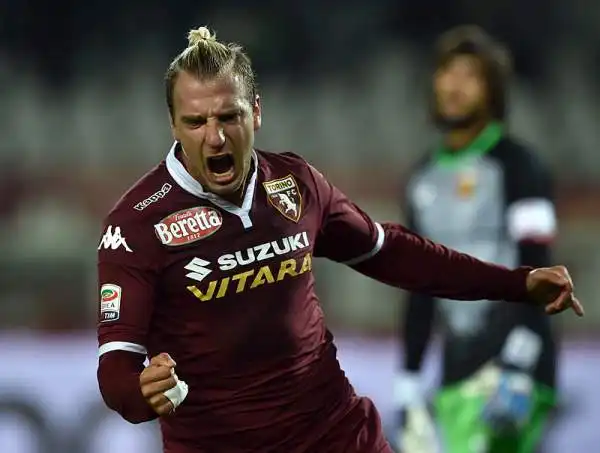 Torino-Genoa 3-3. Maxi Lopez 7. Non fa rimpiangere l'assenza di Quagliarella per turnover con una prestazione da bomber di razza, impreziosita da un gol.