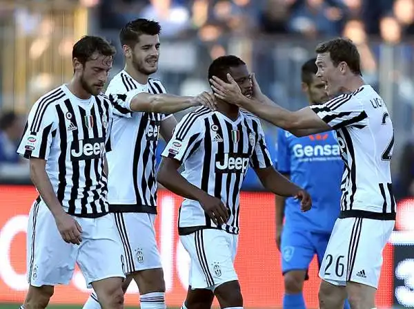 Vittoria in rimonta per la Juventus, sorpresa da Maccarone ma capace di ribaltare l'1-0 dell'Empoli con Manduzkic e Evra. Nel finale il tris di Dybala.