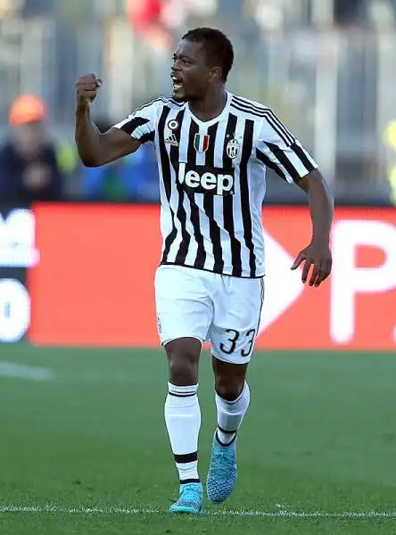 Vittoria in rimonta per la Juventus, sorpresa da Maccarone ma capace di ribaltare l'1-0 dell'Empoli con Manduzkic e Evra. Nel finale il tris di Dybala.