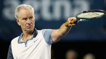 Tennis, la leggenda John McEnroe in difesa di Novak Djokovic