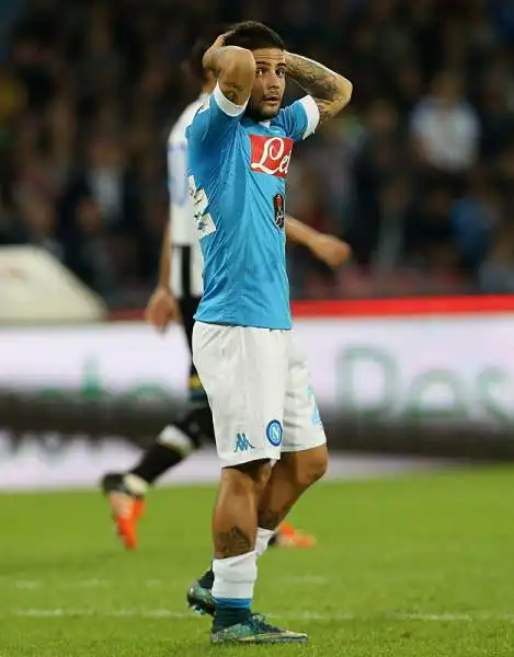 Il Napoli continua la sua corsa battendo l'Udinese al San Paolo con un gol ad inzio ripresa del suo bomber Gonzalo Higuain. La squadra di Sarri torna così a due punti dalla vetta.