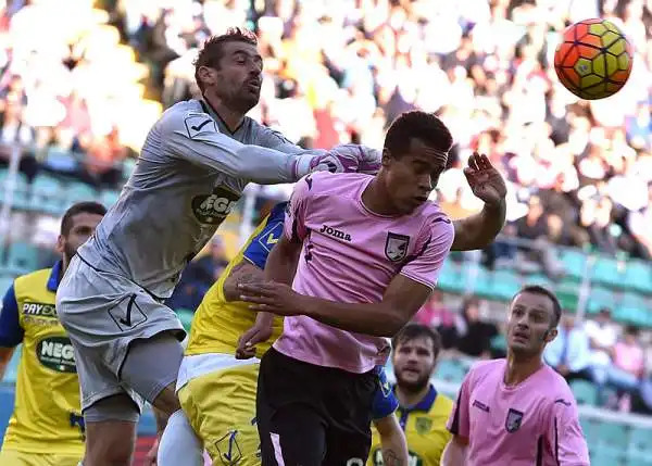 Vittoria scaccia crisi per il Palermo di Iachini che piega un coriaceo Chievo al Barbera grazie ad un gol del solito GIlardino a venti minuti dal termine.