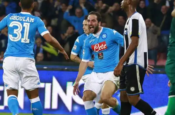 Napoli-Udinese 1-0. Higuain 7,5. Cuore e anima del Napoli, sfonda il fortino dell'Udinese con una sua magia.