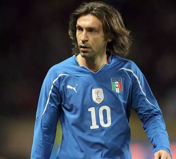 Negli ultimi giorni si parla di un ritorno in Italia di Andrea Pirlo tentato dalla corte di Roberto Mancini che lo vorrebbe all'Inter. Ecco tutte le maglie della sua gloriosa carriera.