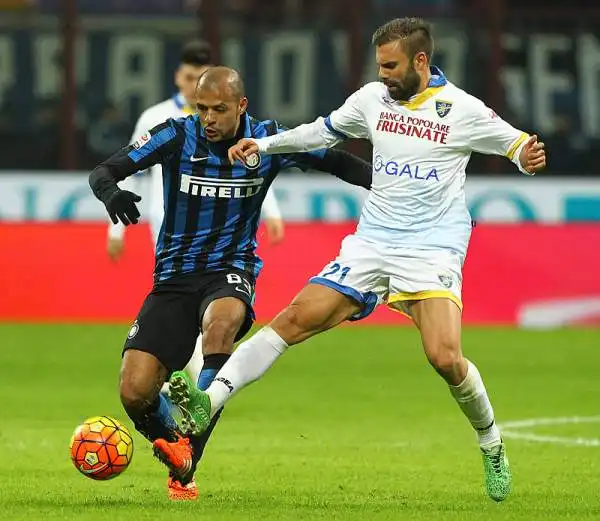 Vola l'Inter di Mancini che schianta il Frosinone a San Siro con i gol di Biabiany, Icardi, Murillo e Brozovic e ritorna in testa alla classifica in vista della sfida al Napoli.