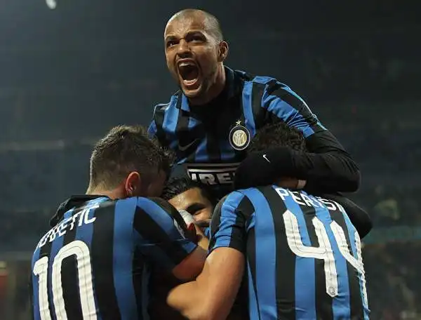 Vola l'Inter di Mancini che schianta il Frosinone a San Siro con i gol di Biabiany, Icardi, Murillo e Brozovic e ritorna in testa alla classifica in vista della sfida al Napoli.