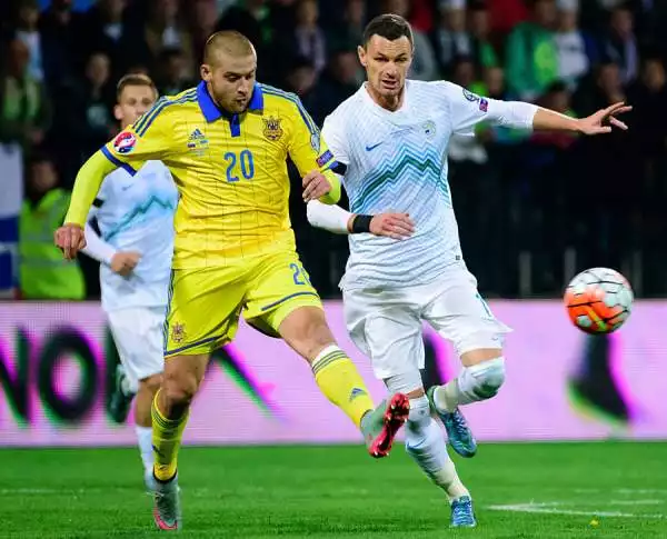 Ai play off ride anche l'Ucraina che strappa il pass per Euro2016. Il gol del clivense Cesar dopo dieci minuti aveva illuso la Slovenia di Samir Handanovic, che alla fine si arrende a Yarmolenko.