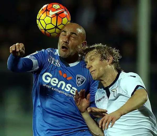 L'Empoli esulta, furia Lazio contro l'arbitro. L'Empoli batte i biancocelesti in casa, due gol dubbi annullati ai capitolini.