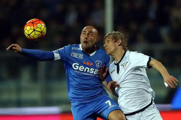 L'Empoli esulta, furia Lazio contro l'arbitro. L'Empoli batte i biancocelesti in casa, due gol dubbi annullati ai capitolini.