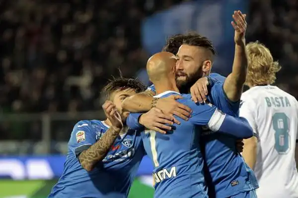 L'Empoli esulta, furia Lazio contro l'arbitro. L'Empoli batte i biancocelesti in casa, due gol dubbi annullati ai capitolini.