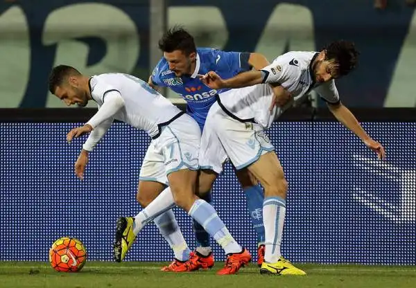 L'Empoli esulta, furia Lazio contro l'arbitro. L'Empoli batte i biancocelesti in casa, due gol dubbi annullati ai capitolini.