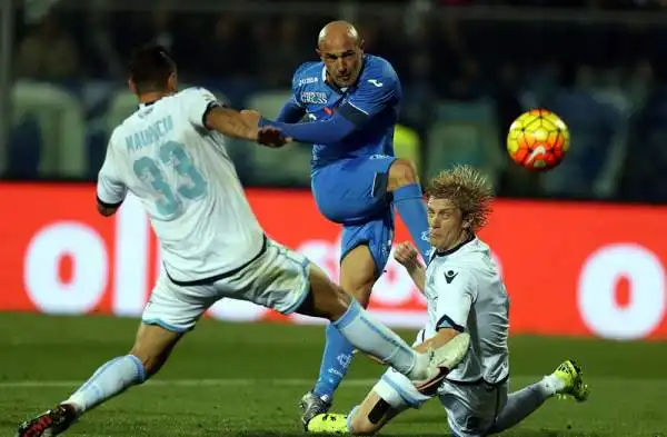 L'Empoli esulta, furia Lazio contro l'arbitro. L'Empoli batte i biancocelesti in casa, due gol dubbi annullati ai capitolini.