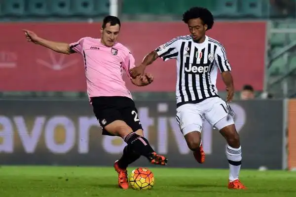 Juventus in volo: Palermo distrutto. La risalita continua. Un colpo di testa del croato, Sturaro e Zaza stendono il Palermo: 3-0 e 4a vittoria di fila per i bianconeri.