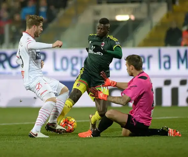 Il Carpi ferma il Milan con una prestazione coriacea e generosa. Un punto che dà respiro agli uomini di Castori, e che non serve a nulla ai rossoneri, che agganciano il settimo posto.