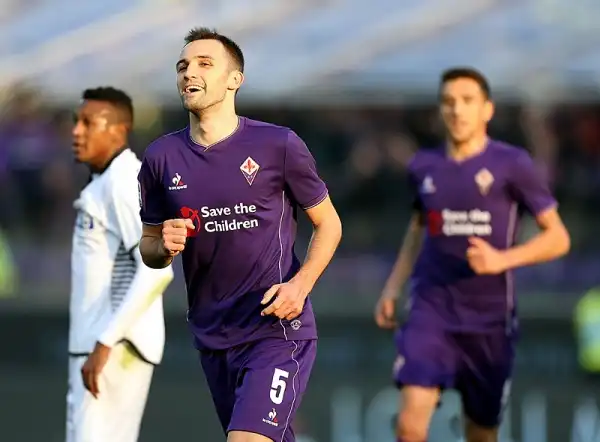 Netta vittoria della squadra di Paulo Sousa, che vola al secondo posto a 1 punto dall'Inter grazie ai gol di Kalinic, Ilicic e Rodriguez.