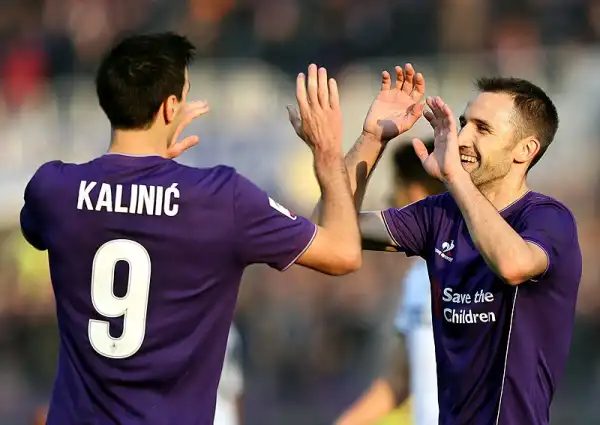 Netta vittoria della squadra di Paulo Sousa, che vola al secondo posto a 1 punto dall'Inter grazie ai gol di Kalinic, Ilicic e Rodriguez.