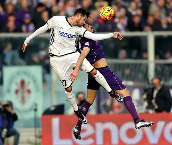 Netta vittoria della squadra di Paulo Sousa, che vola al secondo posto a 1 punto dall'Inter grazie ai gol di Kalinic, Ilicic e Rodriguez.