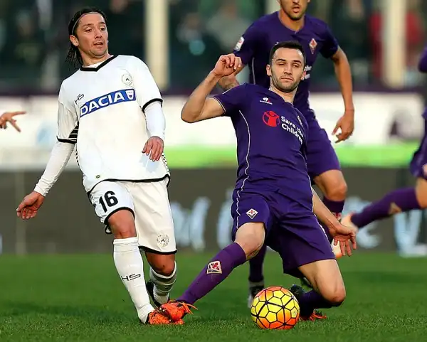 Netta vittoria della squadra di Paulo Sousa, che vola al secondo posto a 1 punto dall'Inter grazie ai gol di Kalinic, Ilicic e Rodriguez.