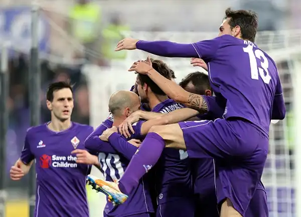 Netta vittoria della squadra di Paulo Sousa, che vola al secondo posto a 1 punto dall'Inter grazie ai gol di Kalinic, Ilicic e Rodriguez.