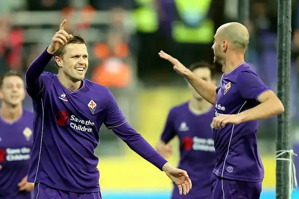 Netta vittoria della squadra di Paulo Sousa, che vola al secondo posto a 1 punto dall'Inter grazie ai gol di Kalinic, Ilicic e Rodriguez.