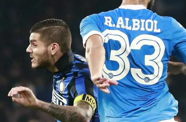 Icardi 5. Una nuova bocciatura. Costretto a giocare troppo lontano dalla porta, non si vede praticamente mai. Sostituito all'intervallo dopo il rosso a Nagatomo.