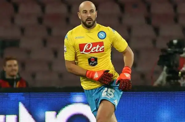 Reina 7. Sul gol di Ljajic poteva fare qualcosa di più. Si riscatta salvando il Napoli con il miracolo all'ultimo secondo sul colpo di testa di Miranda.