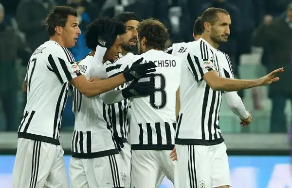 La Juve mette la sesta, tris alla Fiorentina. I bianconeri battono in rimonta i Viola per 3-1, a segno Cuadrado, Mandzukic e Dybala. E' a -2 dal Napoli.