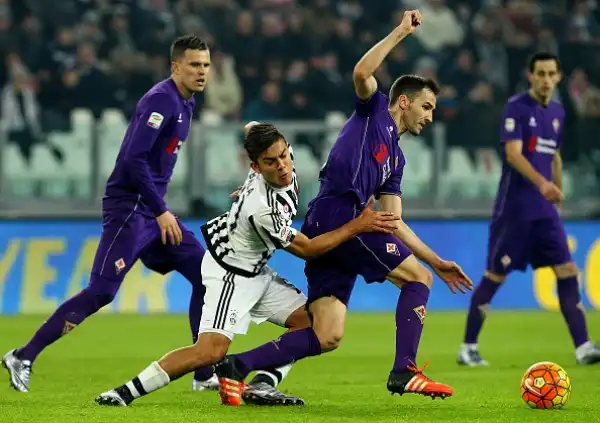 La Juve mette la sesta, tris alla Fiorentina. I bianconeri battono in rimonta i Viola per 3-1, a segno Cuadrado, Mandzukic e Dybala. E' a -2 dal Napoli.