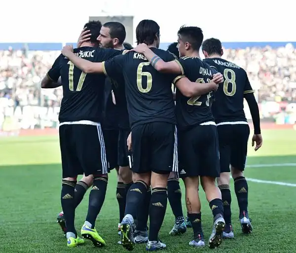 I bianconeri centrano come da pronostico la settima vittoria consecutiva in campionato, portandosi momentaneamente al secondo posto a -3 dall'Inter.