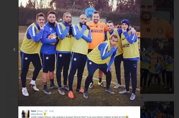 Il centrocampista croato dell'Inter Marcelo Brozovic ha lanciato una nuova moda con l'ormai famoso gesto che sta spopolando sui social tra i nerazzurri.