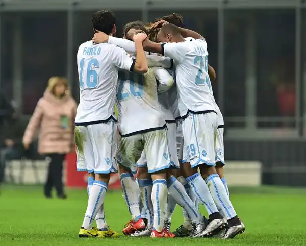 La Lazio espugna San Siro grazie ad una doppietta di Candreva e risorge. Male l'Inter, di Icardi il gol del momentaneo pareggio, che perde ma resta in vetta.