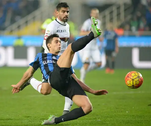 Il Genoa sblocca solo nel finale il match contro l'Atalanta grazie ai gol di Dzemaili e Pavoletti e si allontana dalla zona retrocessione dopo 5 sconfitte consecutive.
