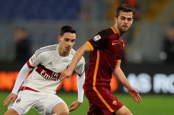 Roma-Milan 1-1. Pjanic 7. Il suo piede è sempre caldo e da ogni palla ferma può inventarsi il pallone giusto. Può cambiare ogni partita con un colpo da biliardo.