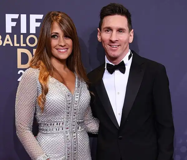 Alla cerimonia di Zurigo,Leo Messi ha vinto il suo quinto pallone d'oro  sbaragliando la concorrenza di Cristiano Ronaldo e Neymar. Ecco alcune foto delle presenze femminili alla serata.