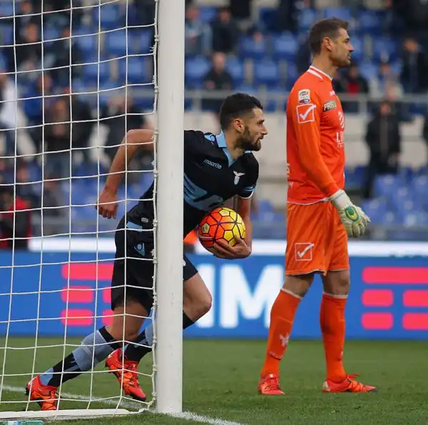 Poker della Lazio in rimonta contro il Chievo: Cesar gela in avvio l'Olimpico, nella ripresa Candreva con una doppietta, Cataldi e Keita ribaltano il risultato.