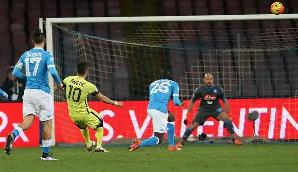 Una magia di Jovetic e un bel gol in contropiede di Ljaic nel finale permettono allInter di qualificarsi per le semifinali di Coppa Italia. Nel quarto di finale al San Paolo cade il Napoli.