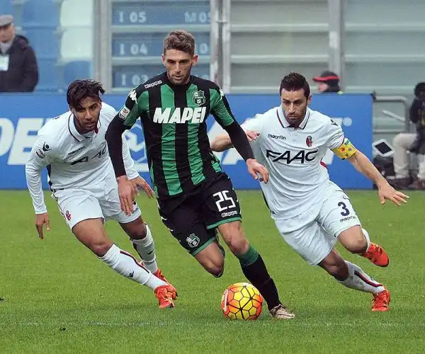 A Reggio Emilia prezioso successo esterno del Bologna sul campo del Sassuolo, decidono un gol per tempo di Giaccherini e del fresco ex Floccari.