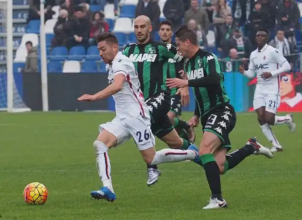 A Reggio Emilia prezioso successo esterno del Bologna sul campo del Sassuolo, decidono un gol per tempo di Giaccherini e del fresco ex Floccari.