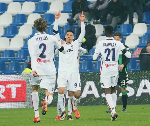 A Reggio Emilia prezioso successo esterno del Bologna sul campo del Sassuolo, decidono un gol per tempo di Giaccherini e del fresco ex Floccari.