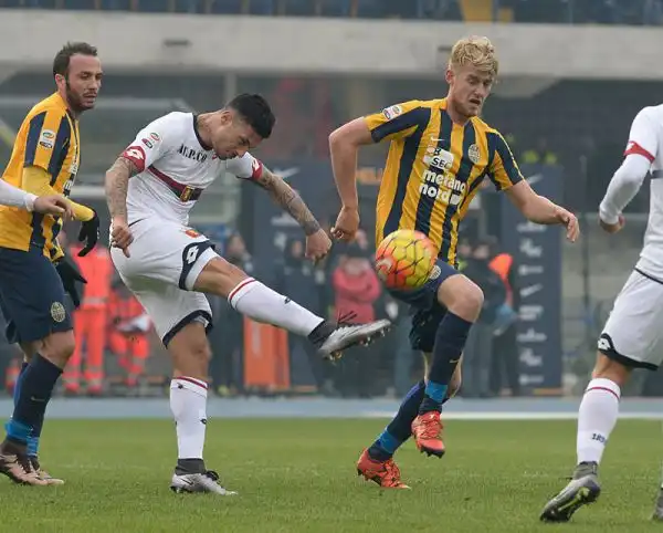 Un pareggio che serve più al Genoa quello del Bentegodi con gli ospiti in vantaggio grazie all'ex milanista Suso e il gol di Pazzini per l'1-1 finale.