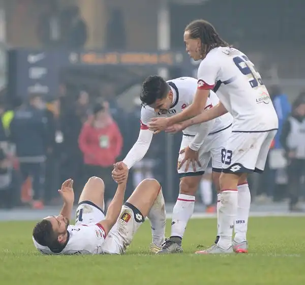 Un pareggio che serve più al Genoa quello del Bentegodi con gli ospiti in vantaggio grazie all'ex milanista Suso e il gol di Pazzini per l'1-1 finale.