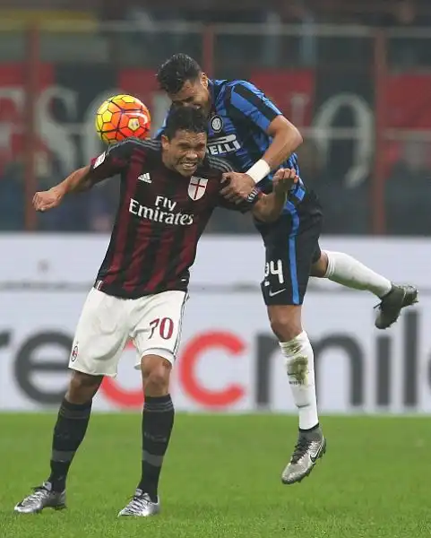 Il Milan travolge l'Inter, Mancini espulso. I rossoneri superano i nerazzurri per 3-0.