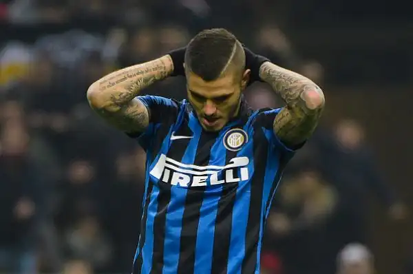 Il Milan travolge l'Inter, Mancini espulso. I rossoneri superano i nerazzurri per 3-0.