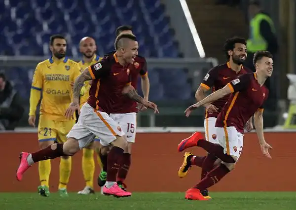 El Shaarawy sblocca la nuova Roma. Vittoria 3-1 sul Frosinone, in gol anche Nainggolan e Pjanic.
