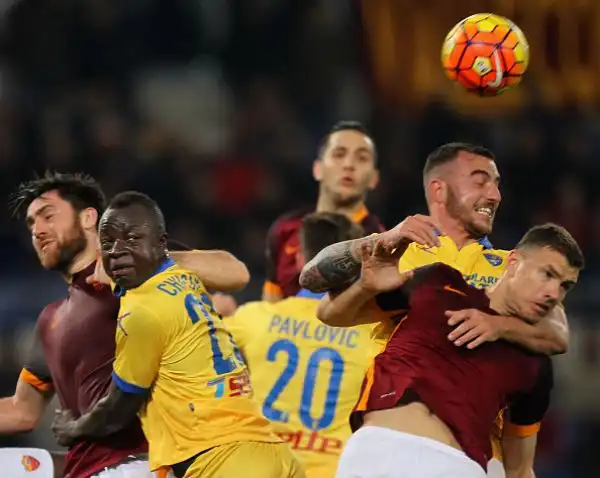 El Shaarawy sblocca la nuova Roma. Vittoria 3-1 sul Frosinone, in gol anche Nainggolan e Pjanic.