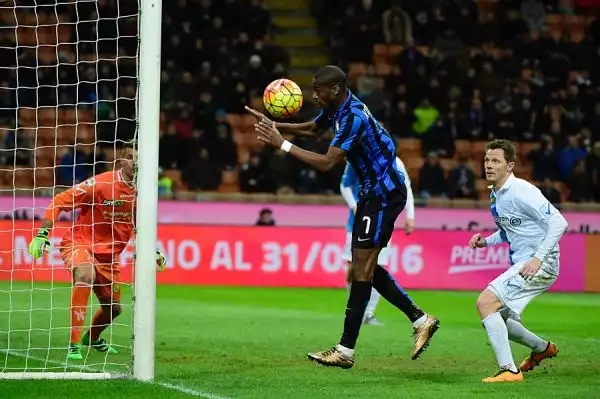 L'Inter torna alla vitoria e supera per 1-0 in casa il Chievo: torna al gol Icardi dopo quattro giornate (assist di Miranda), l'amarezza del derby è più lontana, anche se il finale è di sofferenza.