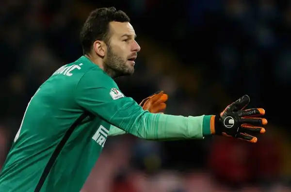 Handanovic 6. Limita il passivo. Non ha colpe sui gol di Alex e Bacca, compie due grandi parate su Niang e Balotelli.