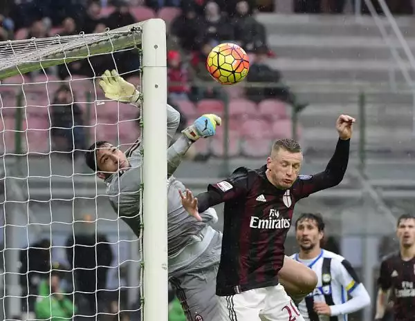 Brusca frenata casalinga del Milan contro l'Udinese: Armero sorprende in avvio i rossoneri, che solo ad inizio ripresa trovano la rete del pareggio con Niang.