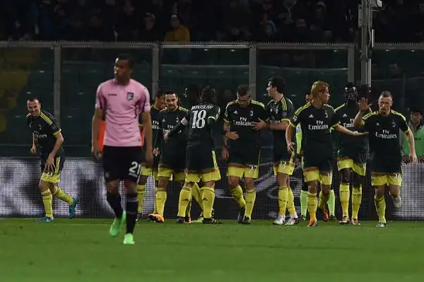 I rossoneri sfruttano l'onda della stracittadina milanese e vincono con autorità a Palermo per 2-0 grazie alle reti di Bacca (assist di Abate) e Niang (rigore).
