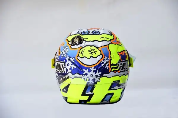 Ai primi test di Sepang Valentino Rossi ha presentato la nuova grafica del suo casco AGV Pista GP speciale "Winter test".